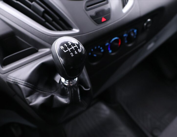 Ford Transit Custom 24