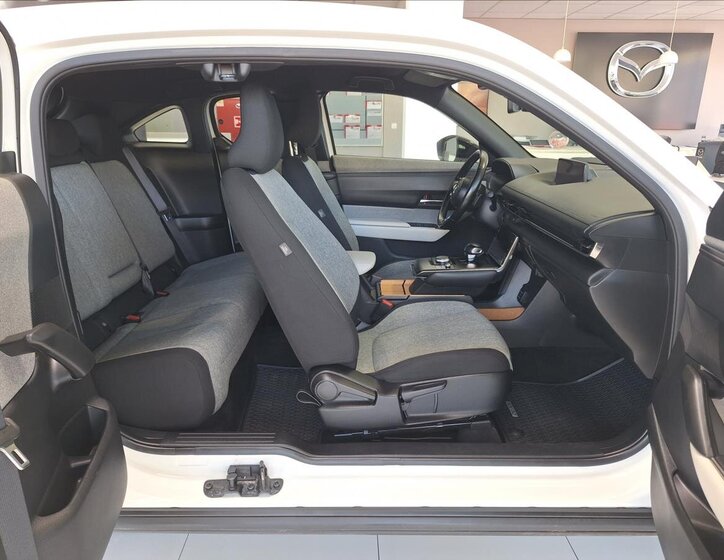 Mazda MX-30 SUV / Terénní 0,0 107 kw