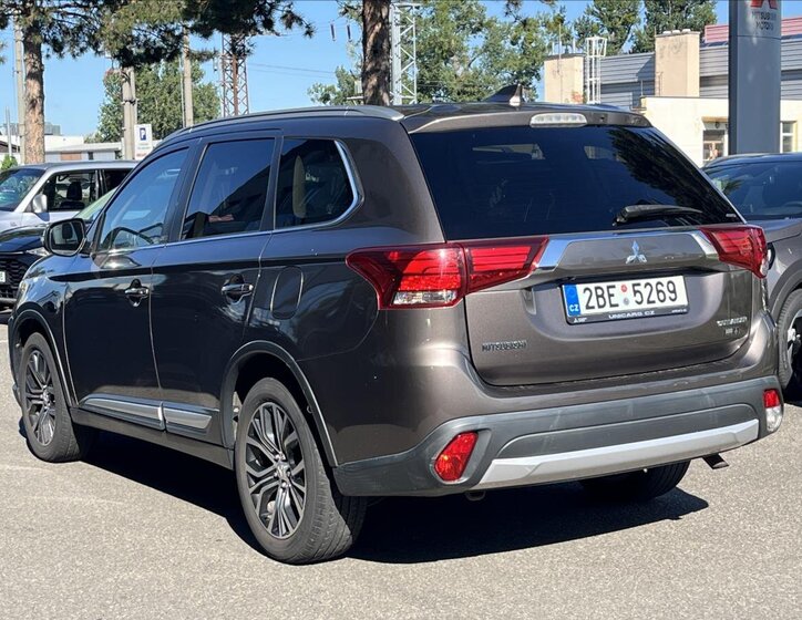 Mitsubishi Outlander SUV / Terénní 2,3 l 110 kw