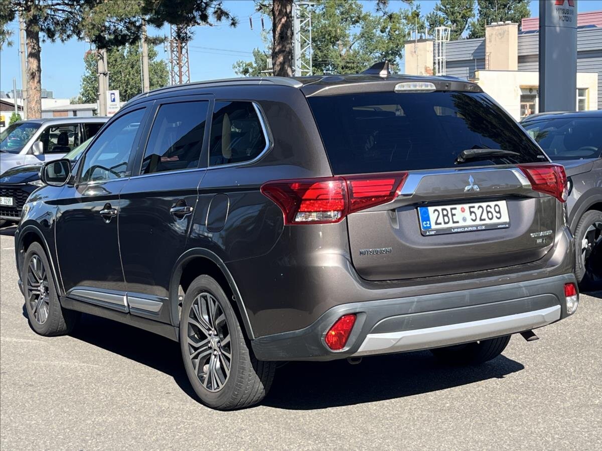 Mitsubishi Outlander SUV / Terénní 2,3 l 110 kw