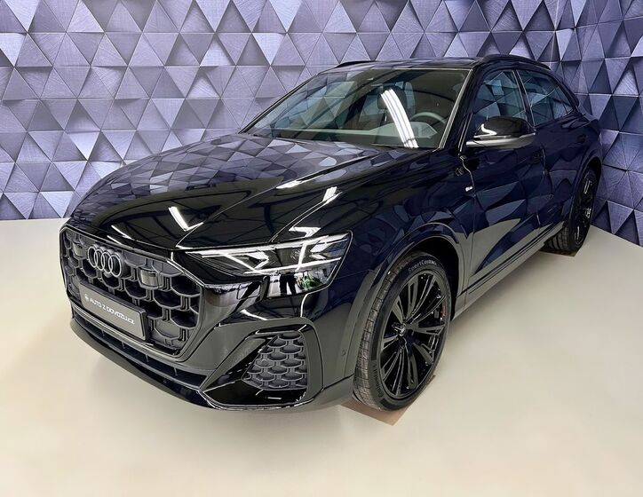 Audi Q8 1