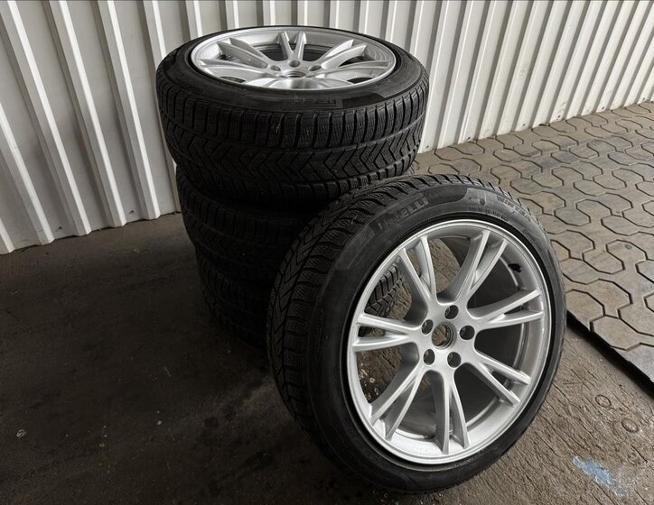 Tesla Model Y SUV / Terénní 0,0 378 kw