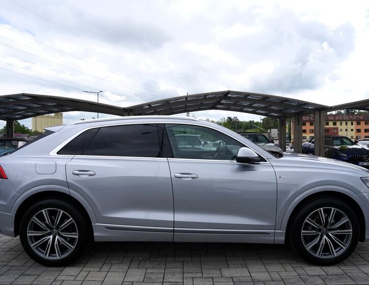 Audi Q8 SUV / Terénní 3,0 l 250 kw