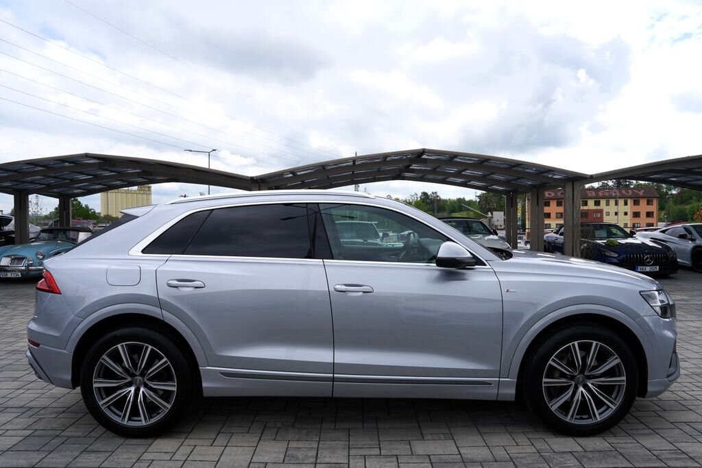Audi Q8 SUV / Terénní 3,0 l 250 kw