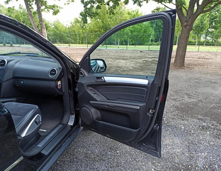 Mercedes-Benz Třídy M 27