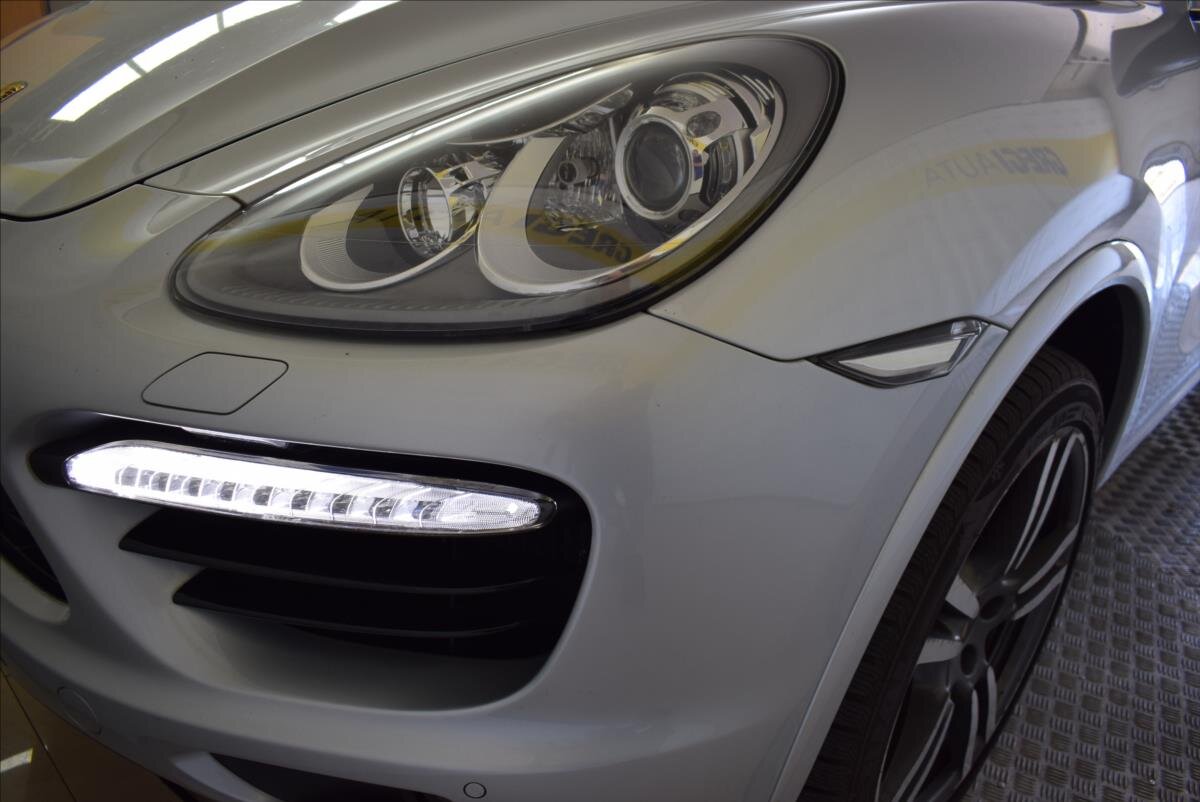 Porsche Cayenne SUV 4,8 l 405 kw