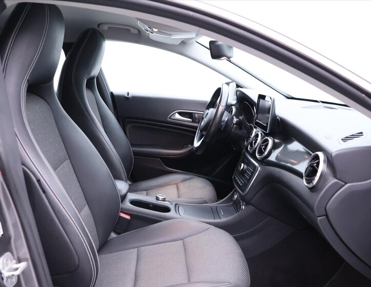 Mercedes-Benz CLA 11