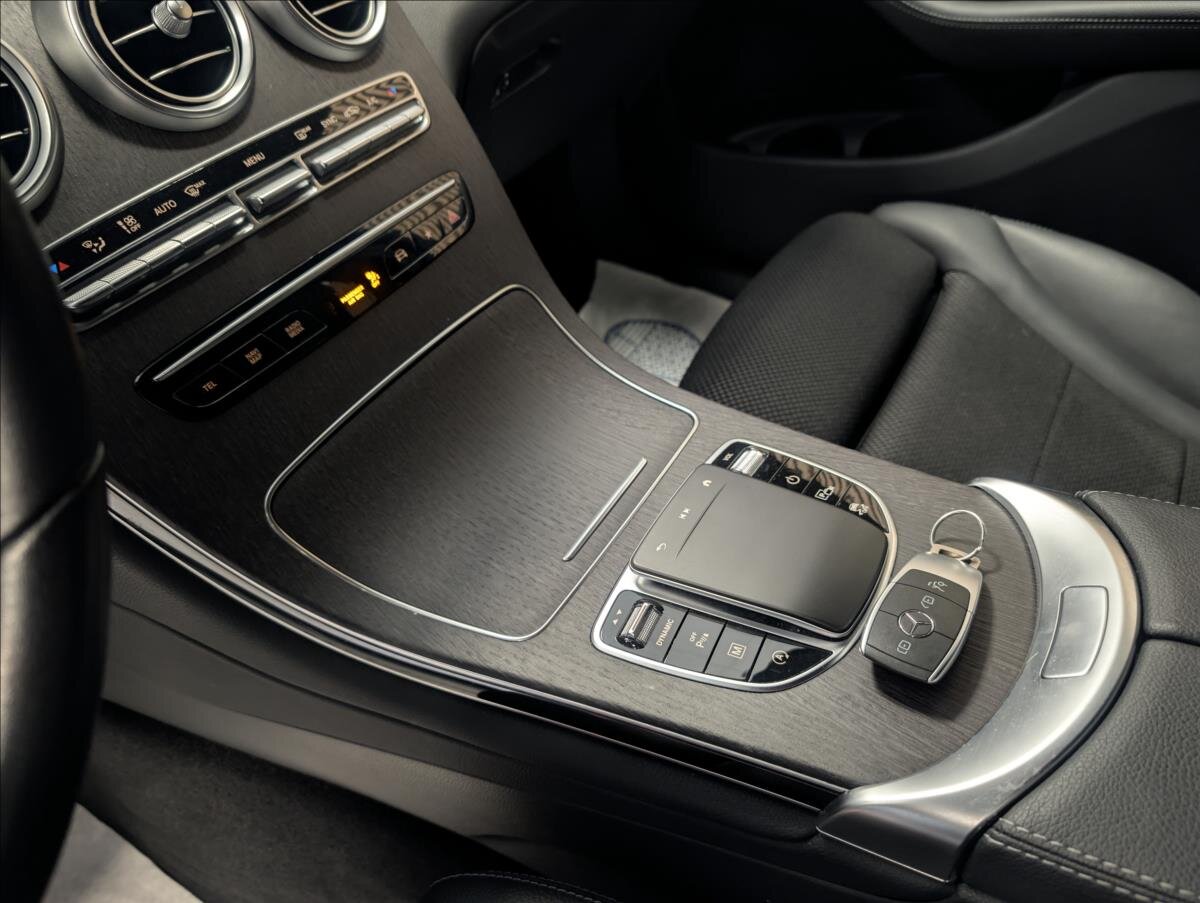 Mercedes-Benz GLC SUV 2,0 l 145 kw
