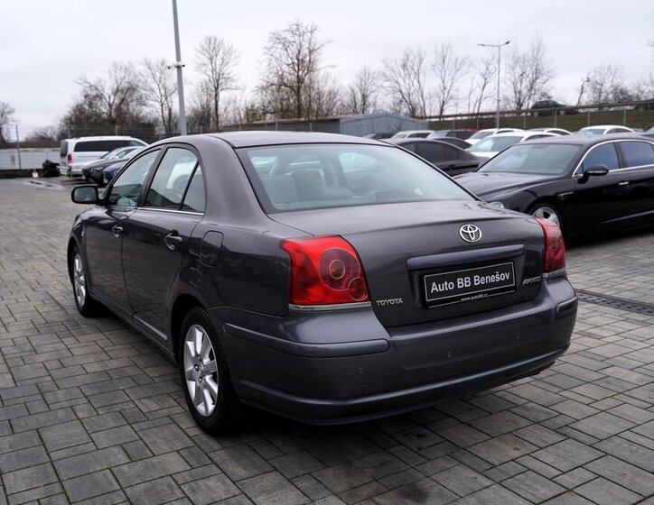 Toyota Avensis 4
