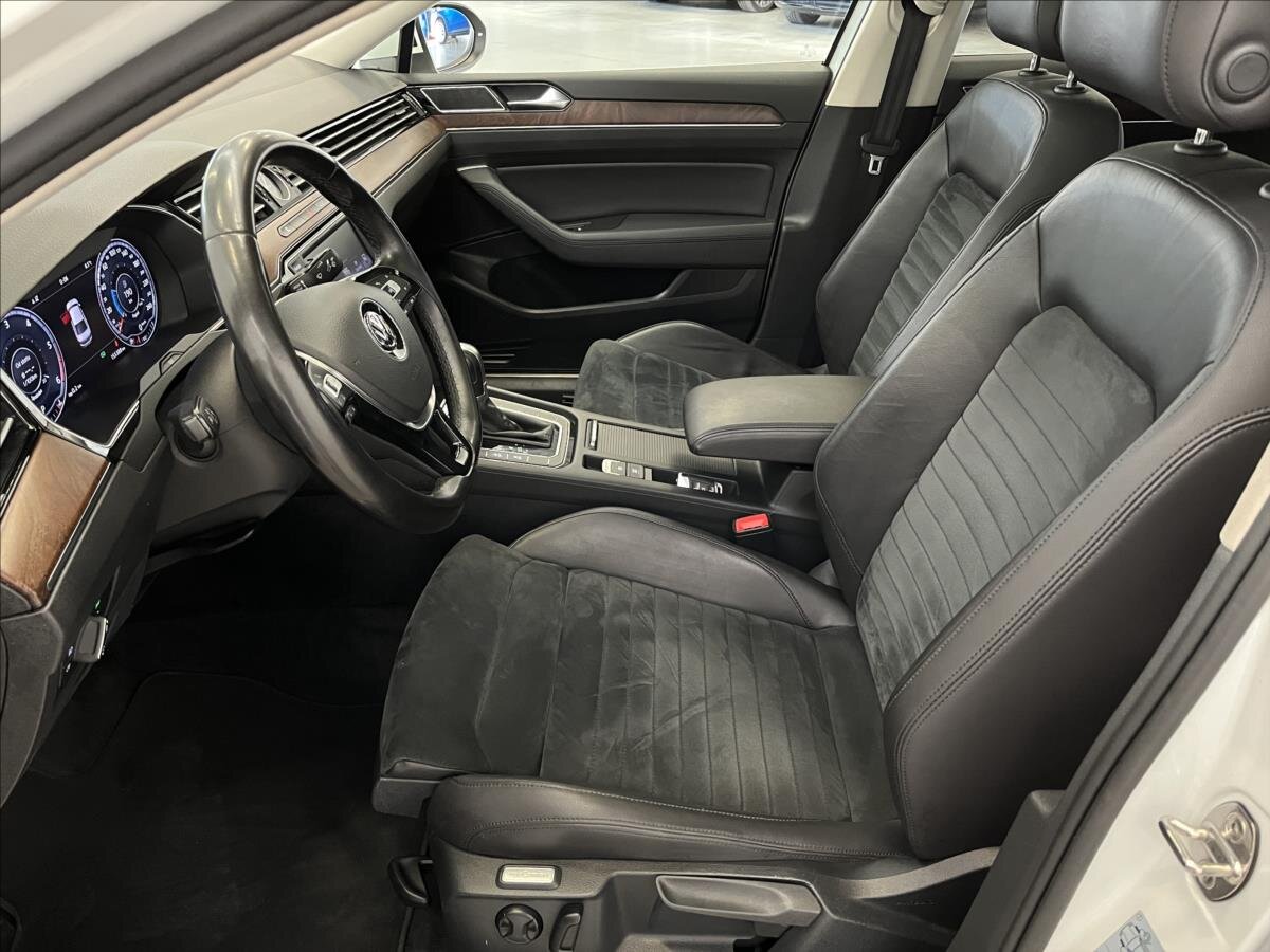 Volkswagen Passat Sedan / Limuzína 2,0 l 176 kw