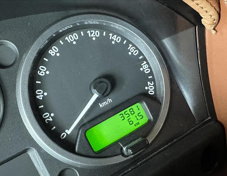 Land Rover Defender 29