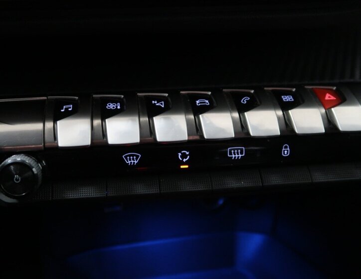 Peugeot 3008 MPV 1,2 l 96 kw