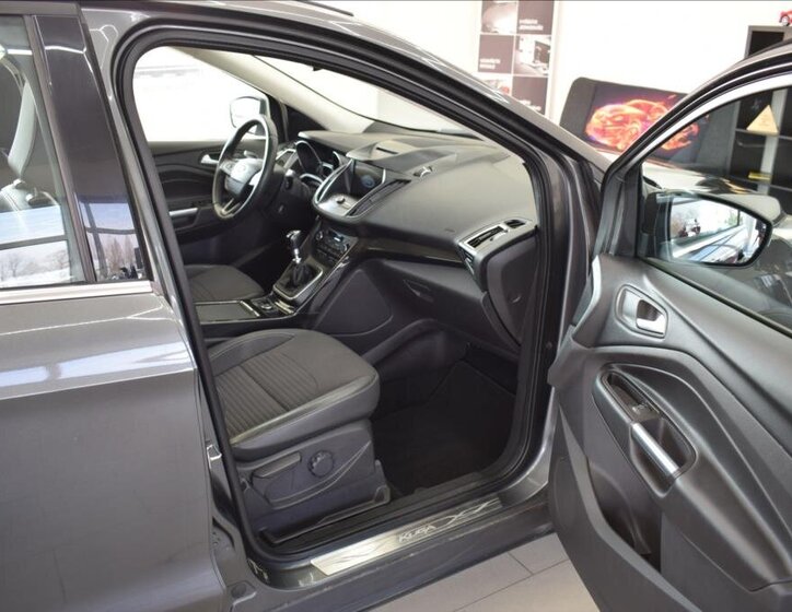 Ford Kuga SUV / Terénní 2,0 l 110 kw