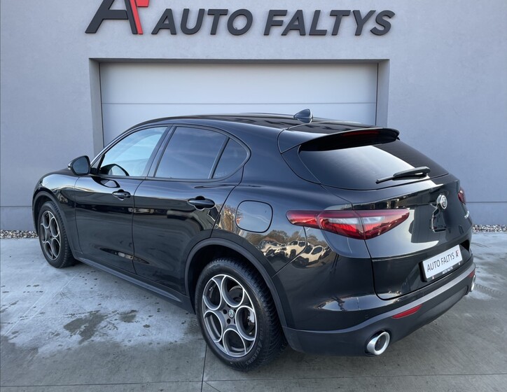 Alfa Romeo Stelvio 5