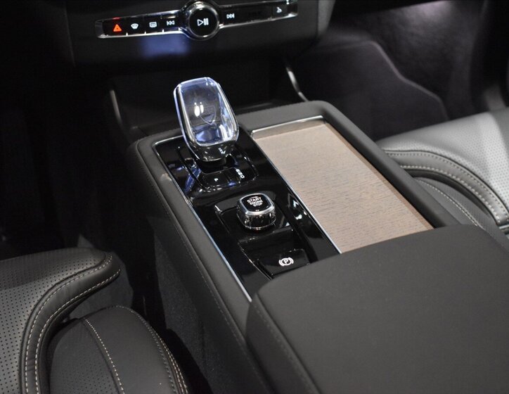 Volvo XC90 SUV / Terénní 2,0 l 228 kw