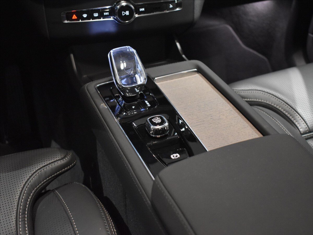 Volvo XC90 SUV / Terénní 2,0 l 228 kw