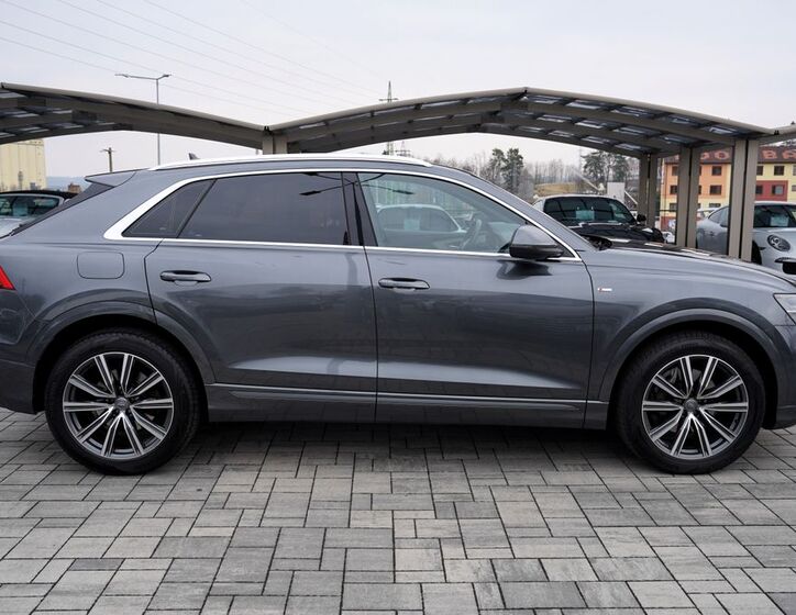 Audi Q8 7