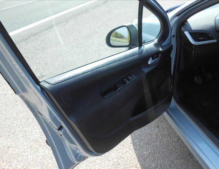 Peugeot 207 Kombi 1,4 l 54 kw