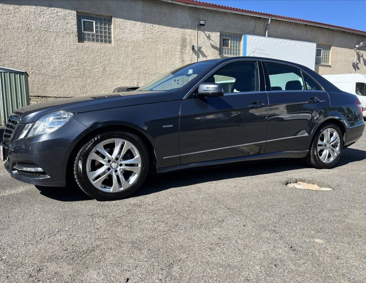 Mercedes-Benz Třídy E Sedan / Limuzína 2,1 l 100 kw