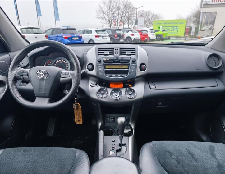 Toyota RAV4 Kombi 2,0 l 116 kw