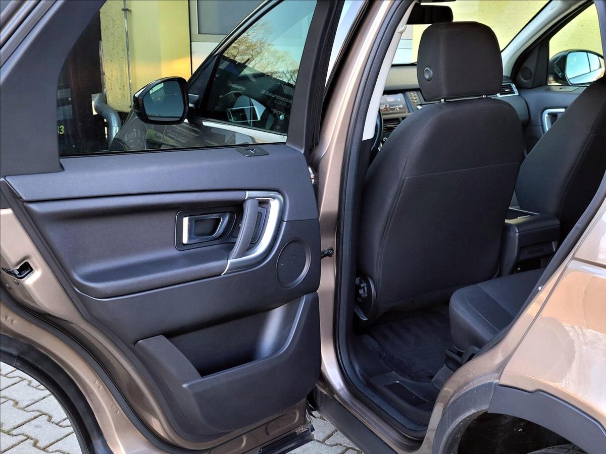 Land Rover Discovery Sport SUV / Terénní 2,0 l 110 kw