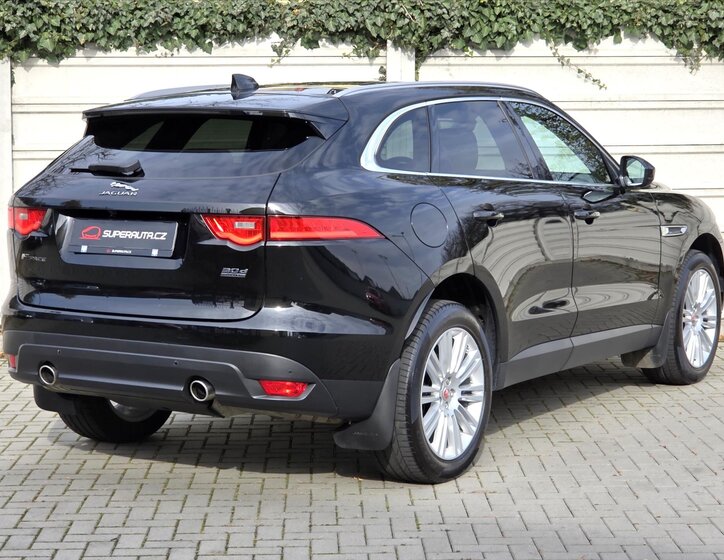 Jaguar F-Pace SUV 3,0 l 221 kw