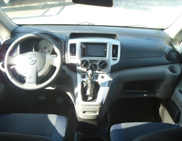Nissan NV200 14
