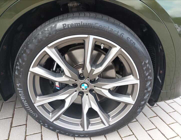 BMW X7 SUV / Terénní 4,4 l 390 kw