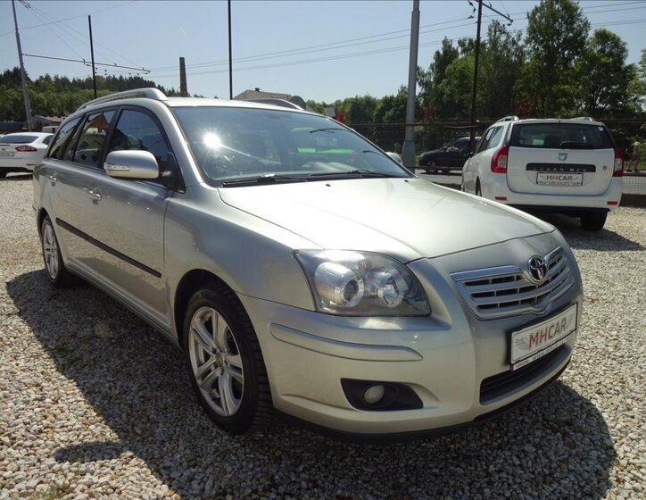Toyota Avensis Kombi 2,0 l 93 kw