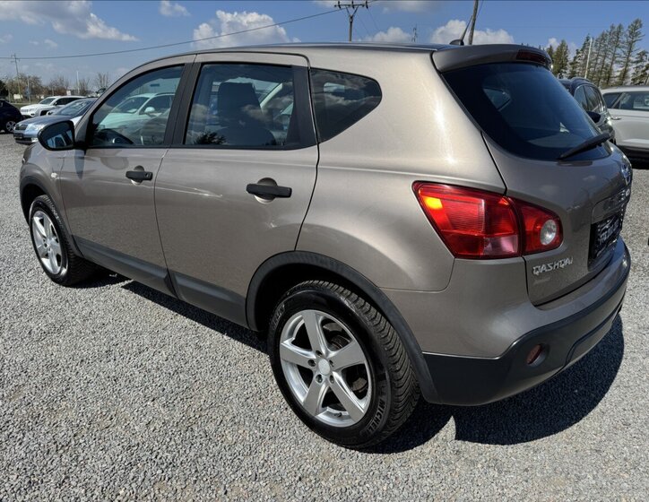 Nissan Qashqai SUV / Terénní 1,6 l 84 kw