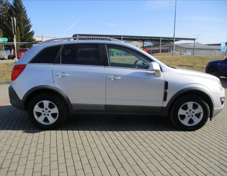 Opel Antara SUV / Terénní 2,2 l 120 kw