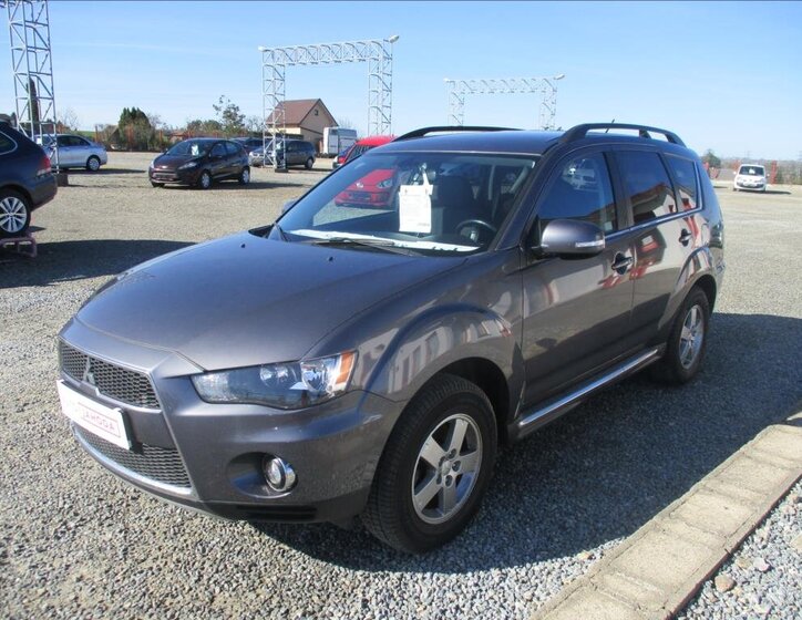 Mitsubishi Outlander SUV / Terénní 2,2 l 115 kw