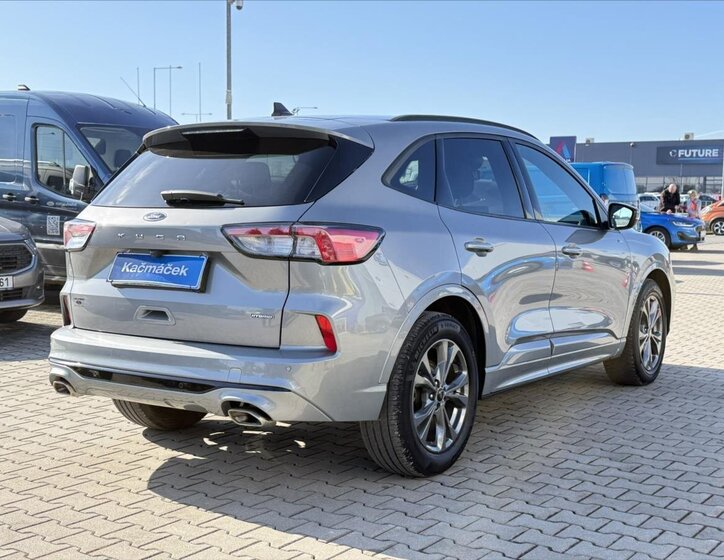 Ford Kuga SUV / Terénní 2,5 l 140 kw