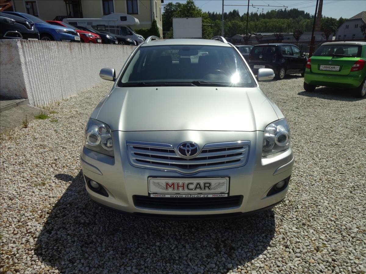 Toyota Avensis Kombi 2,0 l 93 kw