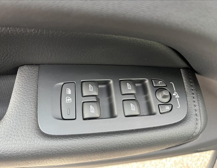 Volvo XC60 SUV / Terénní 2,0 l 145 kw