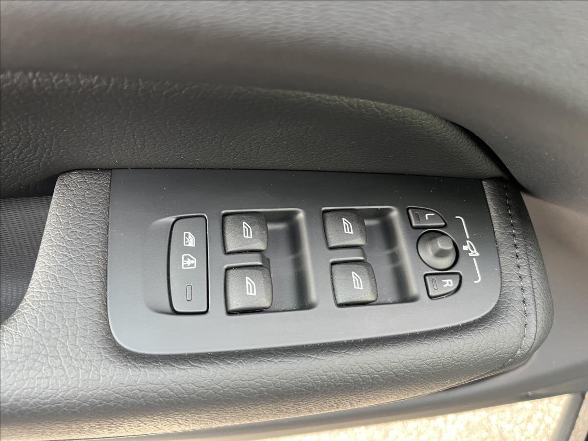 Volvo XC60 SUV / Terénní 2,0 l 145 kw