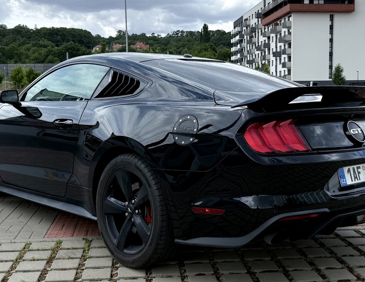 Ford Mustang 4