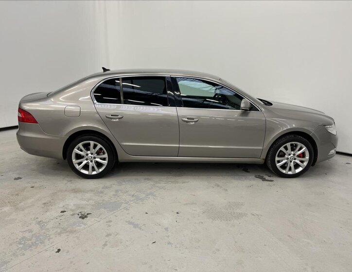 Škoda Superb Liftback 2,0 l 103 kw