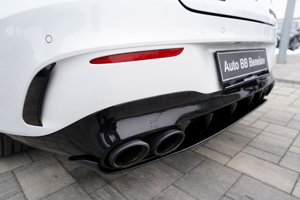 Mercedes-Benz CLA Sedan 2,0 l 340 kw