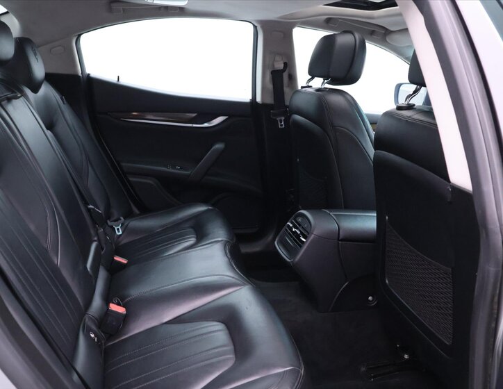 Maserati Ghibli Sedan 3,0 l 302 kw