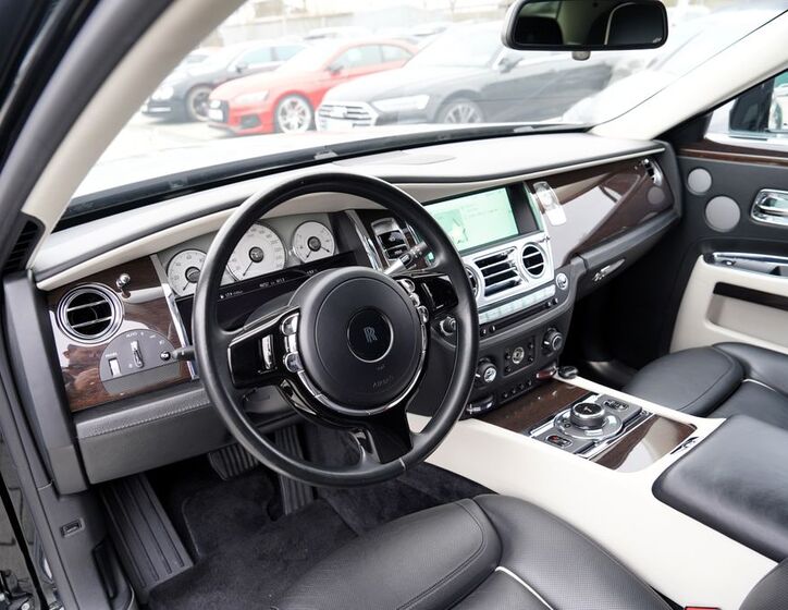 Rolls-Royce Ghost Sedan 6,6 l 420 kw