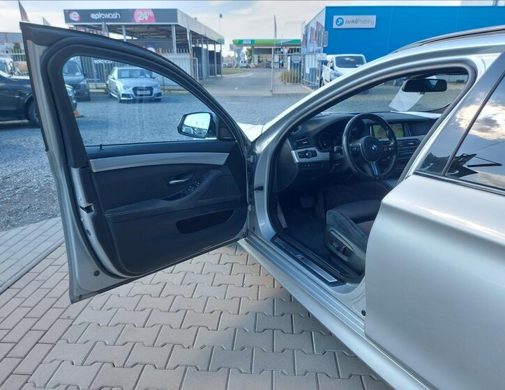 BMW Řada 5 Kombi 3,0 l 230 kw