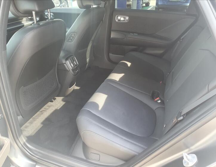 Hyundai Ioniq 6 8