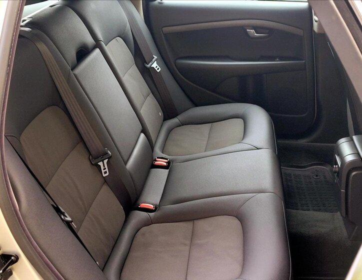 Volvo V70 Kombi 2,4 l 129 kw