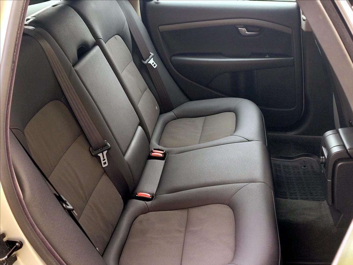 Volvo V70 Kombi 2,4 l 129 kw