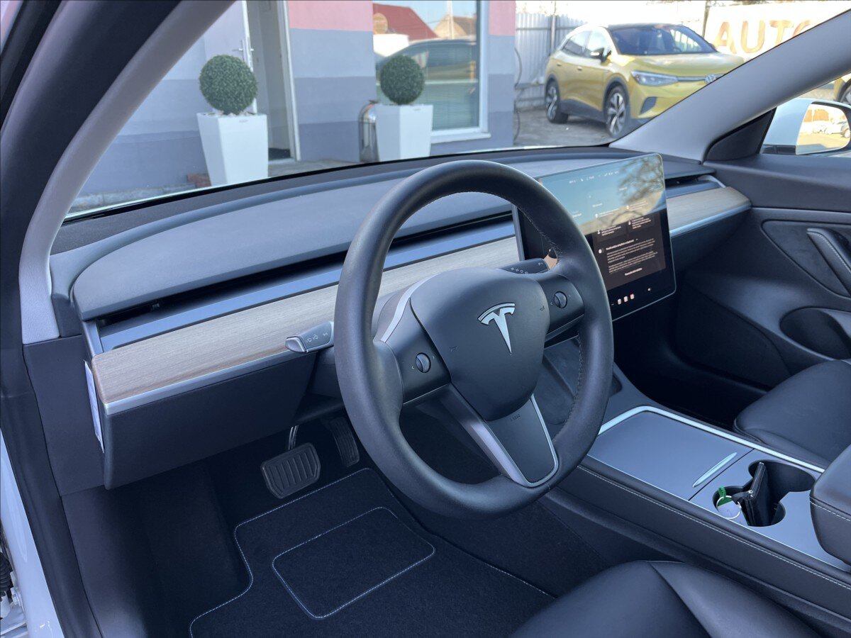 Tesla Model 3 Sedan / Limuzína 0,0 208 kw