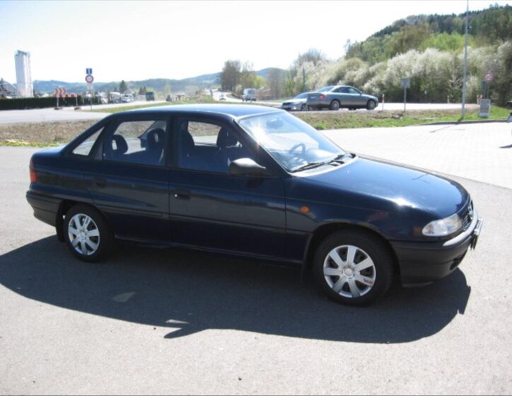 Opel Astra Sedan / Limuzína 1,4 l 44 kw