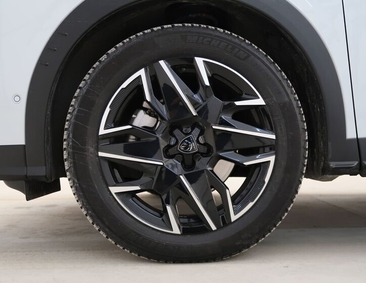 Peugeot 5008 SUV 1,2 l 100 kw