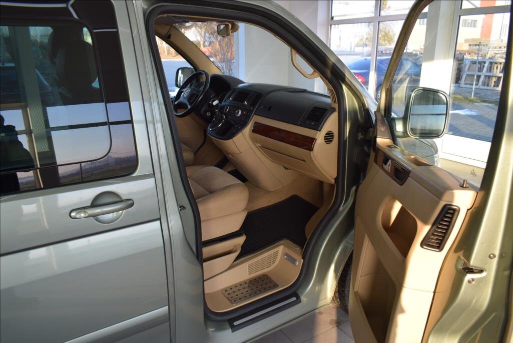 Volkswagen Multivan VAN-Minibus 2,5 l 128 kw