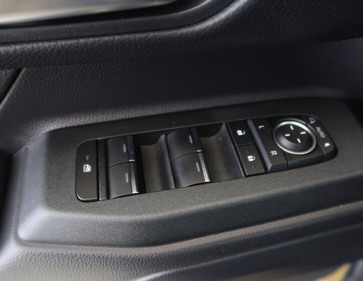 Toyota Land Cruiser Kombi 2,8 l 151 kw